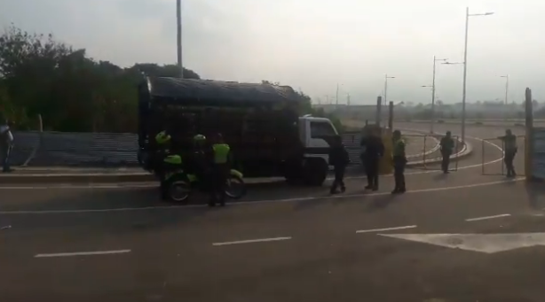 Escuadrón antidisturbios colombiano llegó al centro de acopio en Cúcuta (video)