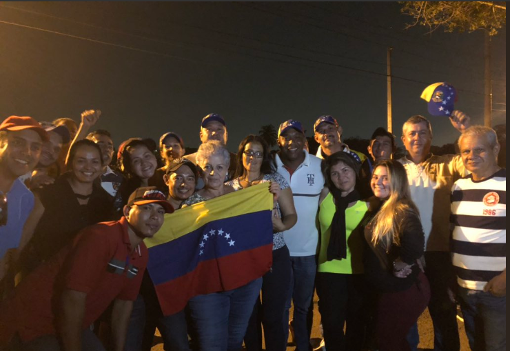 A horas del Venezuela Aid Live, personas empiezan a congregarse en puente Las Tienditas a favor de la ayuda humanitaria (FOTOS+VIDEO)