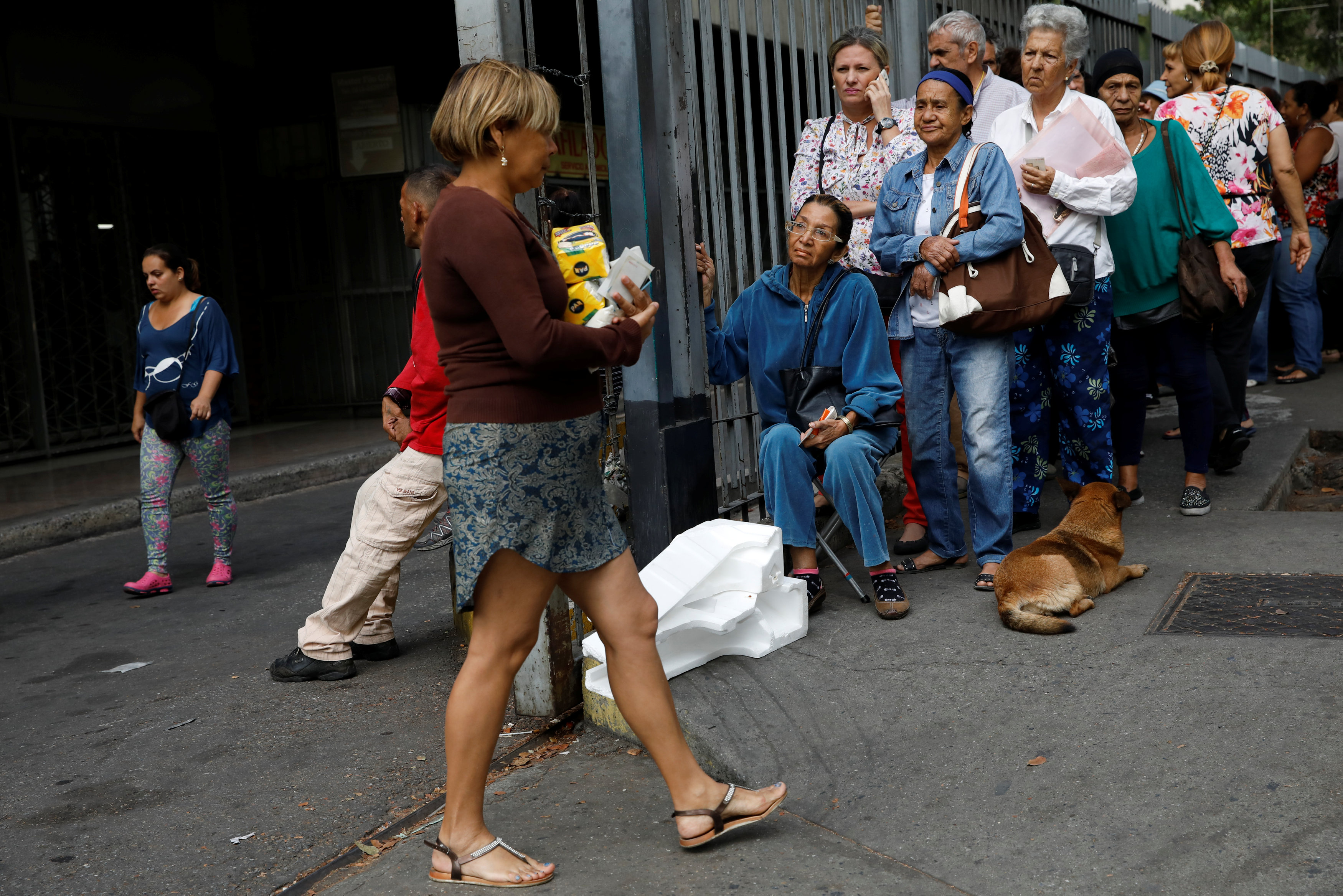 Salario mínimo mensual no alcanza ni para un día de alimentación