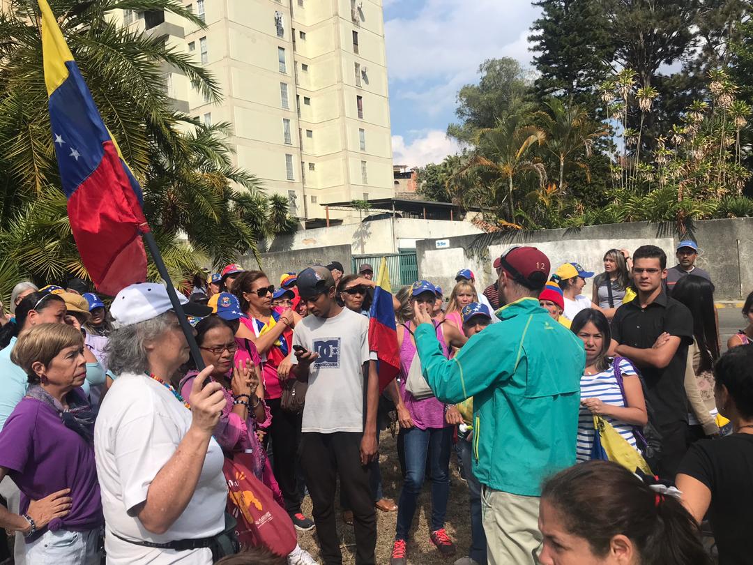 En Los Teques la gente también se pronuncia ante el mega apagón (Fotos) #12Mar