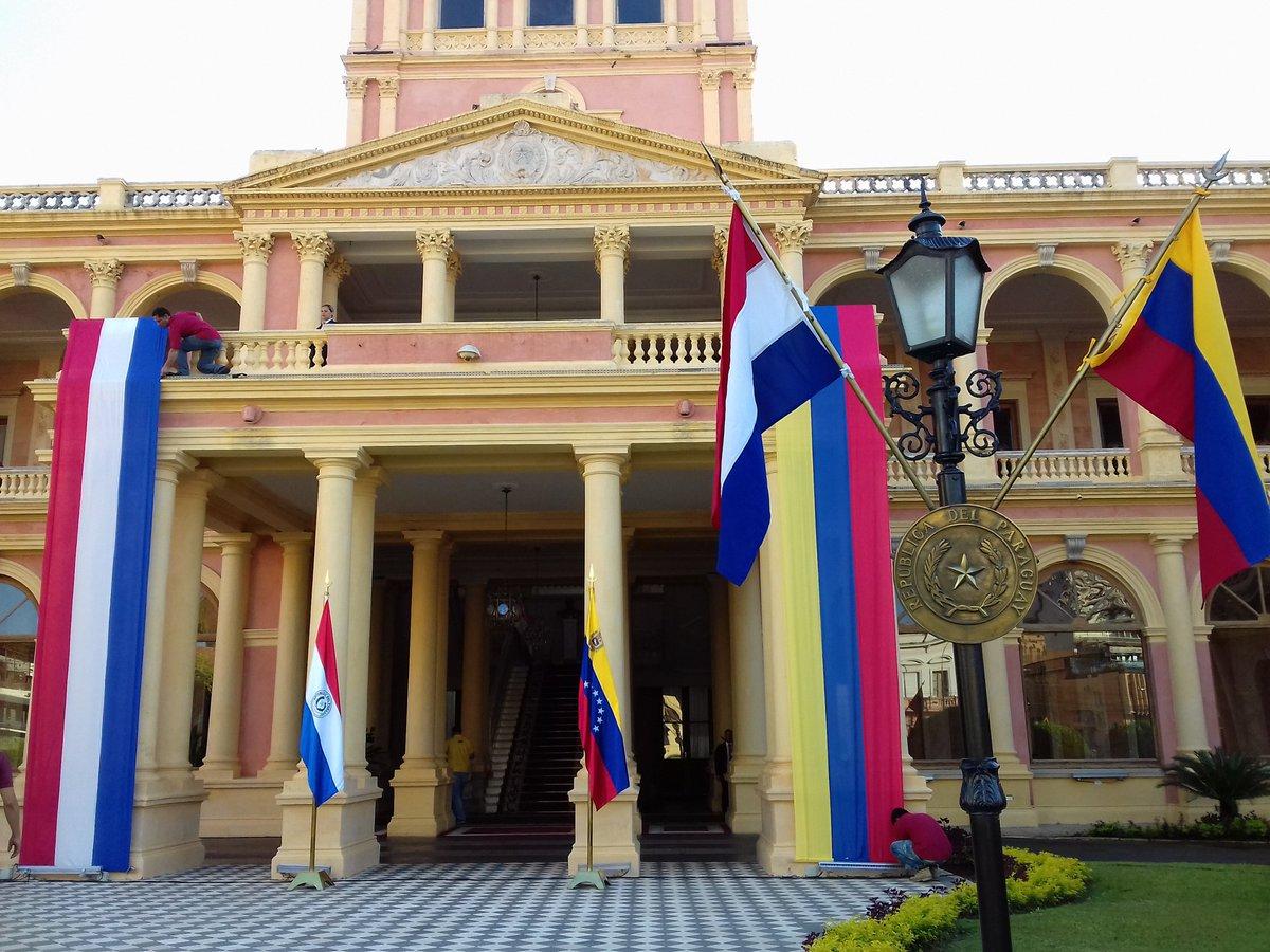 LA FOTO: Los honores en el Palacio de los López ante la llegada de Guaidó