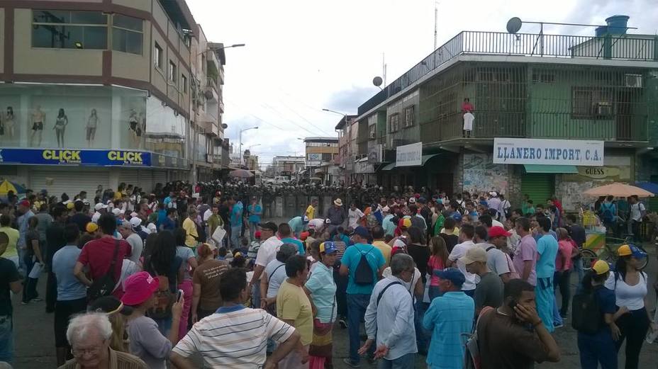 Asesinan a un policía de Cojedes y hieren a un bombero durante una manifestación contra el régimen