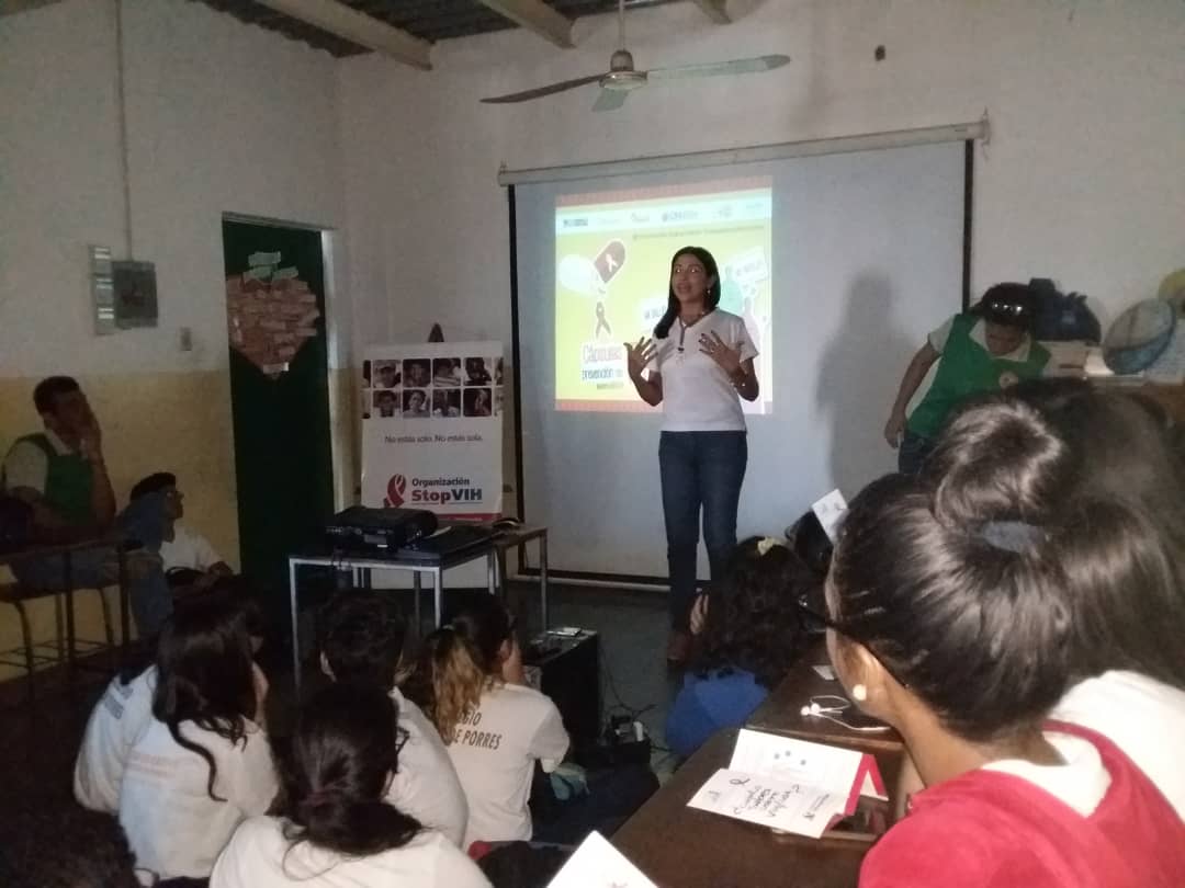 Estudiantes de la UE San Martín de Porres conocieron las “Cápsulas para la prevención del VIH”