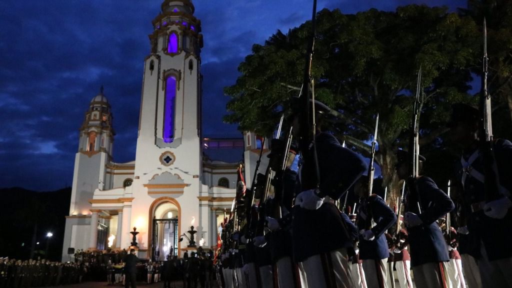 Konzapata: La extraña celebración del Día del Ejército en la madrugada