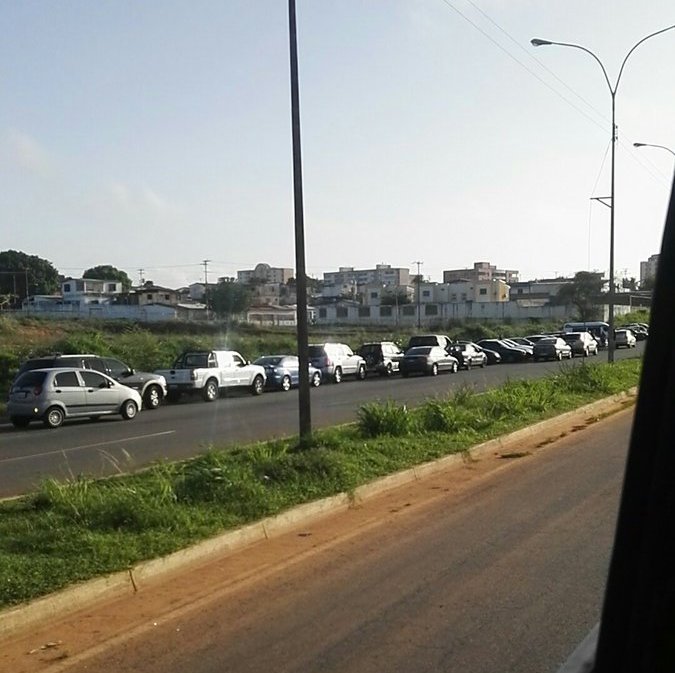 Las colas para la gasolina en Bolívar se pierden en el horizonte #11Jun (FOTO)