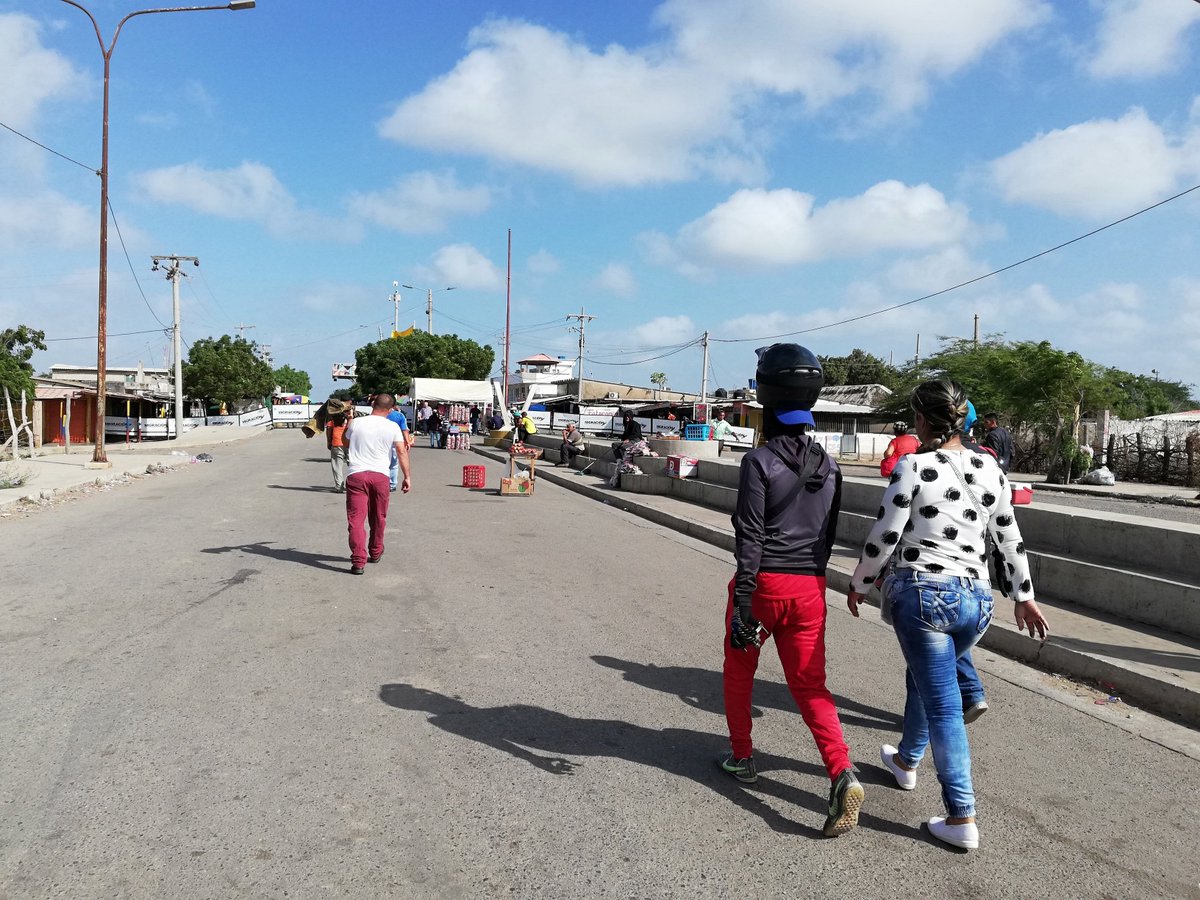 Así cruzan los venezolanos hacia Colombia por Paraguachón (FOTO)