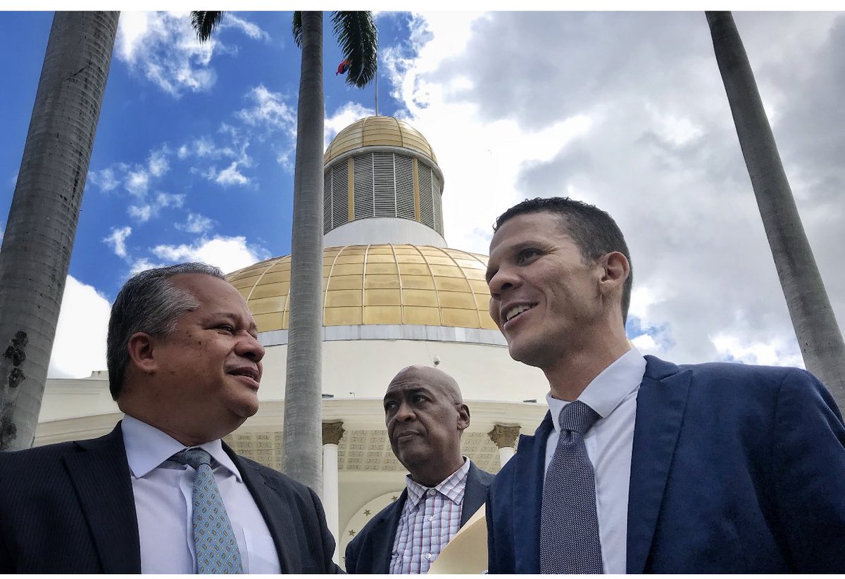 LA FOTO: Gilber Caro ingresa en el Palacio Federal Legislativo para participar en sesión de la AN #18Jun