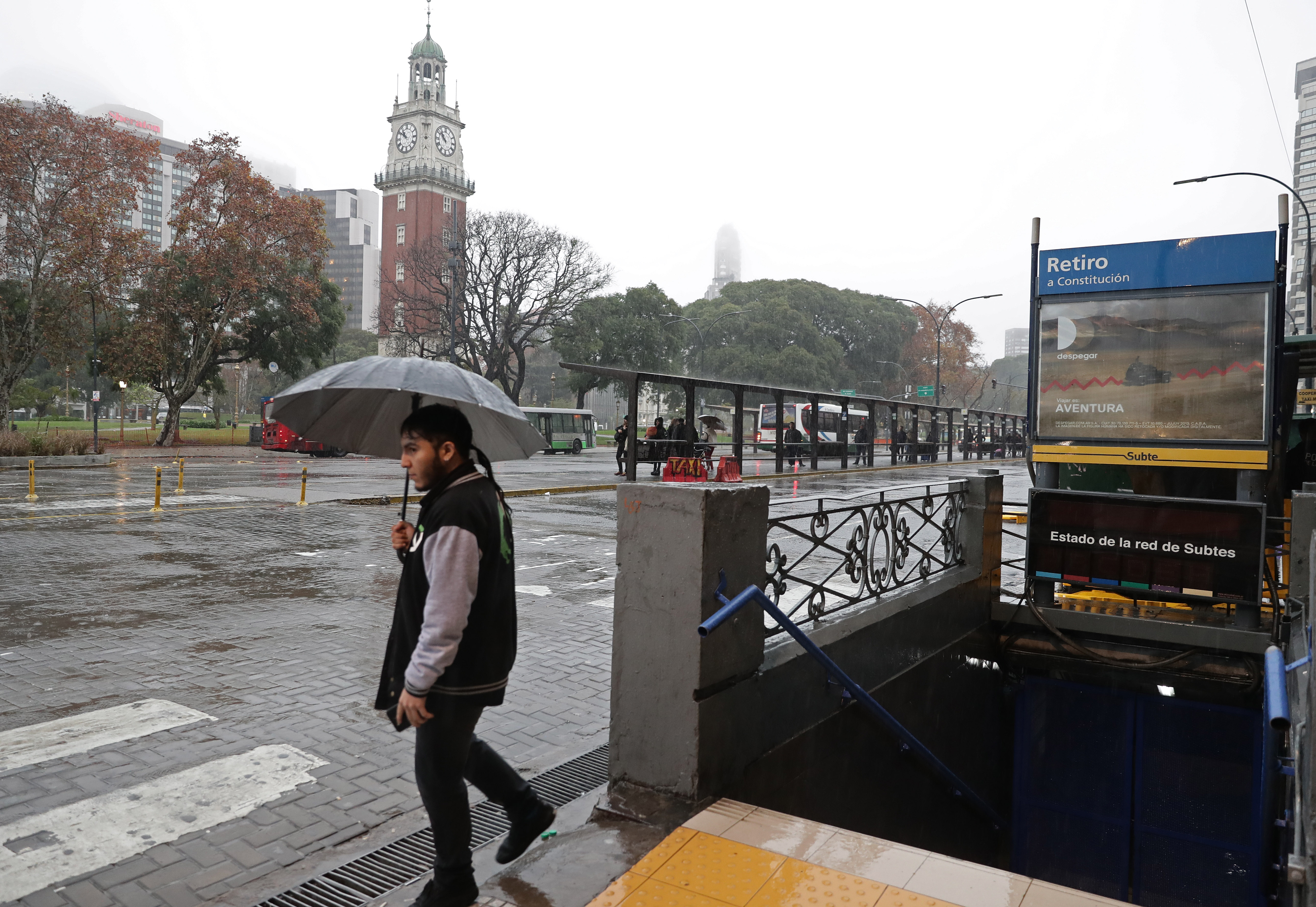 EN FOTOS: Argentinos pasaron el Día del Padre a oscuras y con mal tiempo