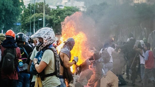 Detienen en España a acusado de quemar a un joven en las protestas de 2017