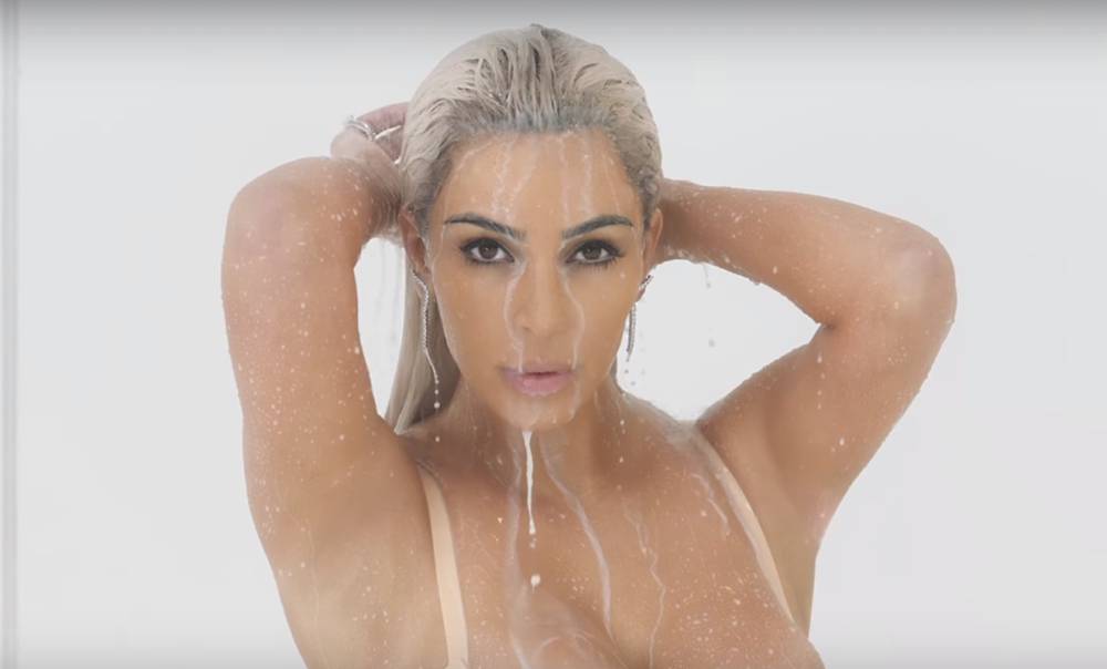 El extraño uso que le da Kim Kardashian a la leche materna de sus hermanas