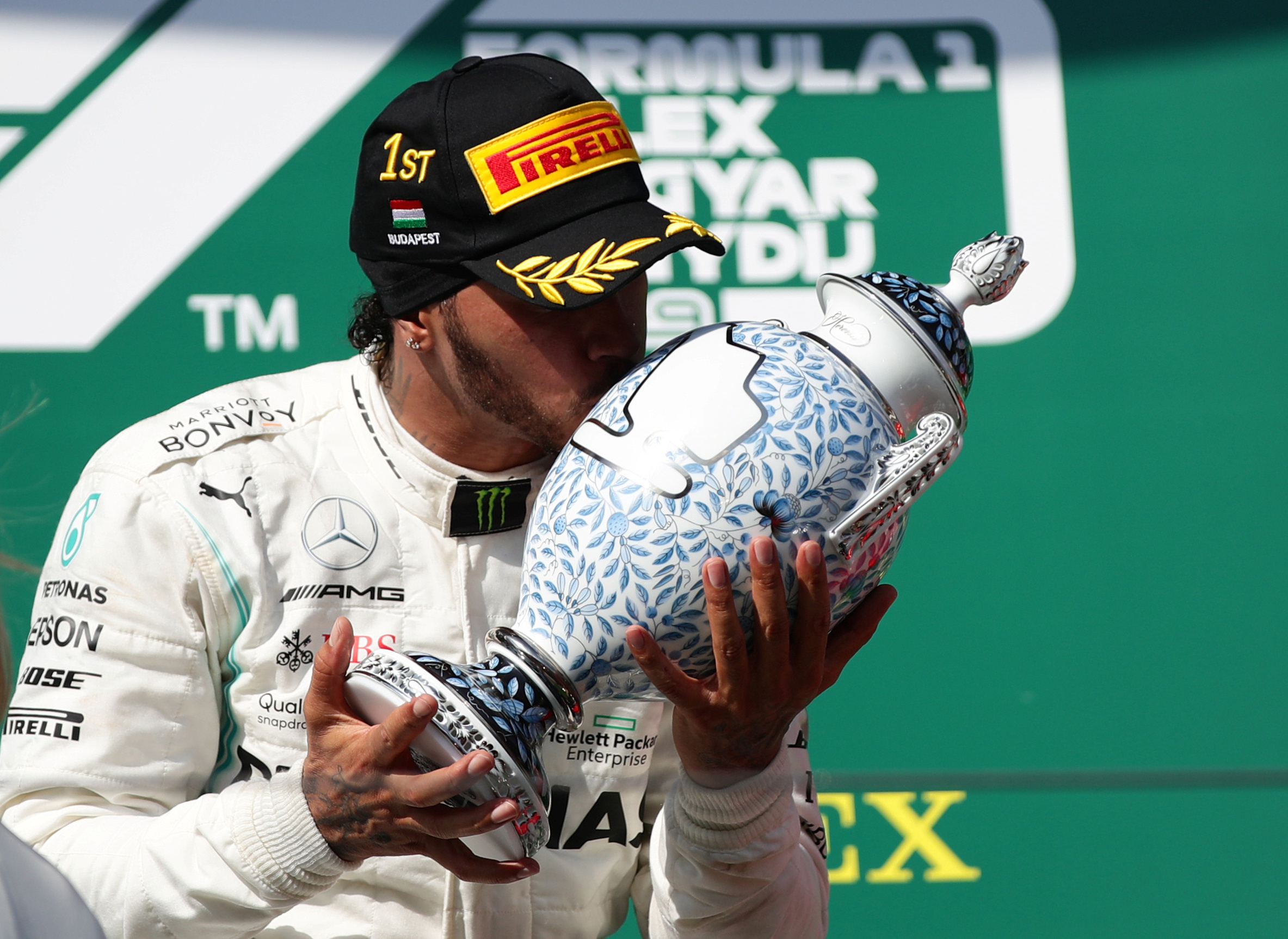 Hamilton se entretiene ganando en Hungría porque no tiene rivales que le hagan sombra (FOTOS)