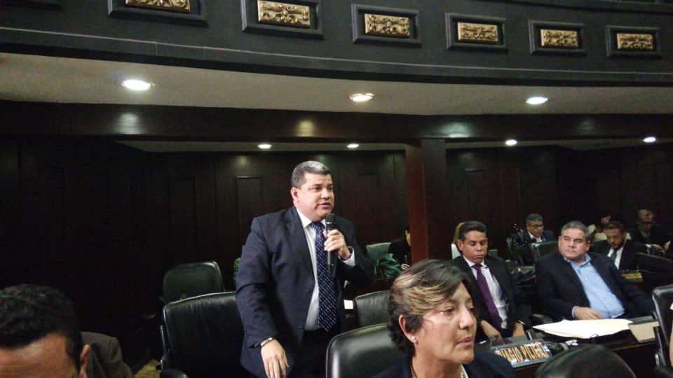 Diputado Luis Parra: León Heredia aplica una política de terror y acoso contra los medios de comunicación en Yaracuy