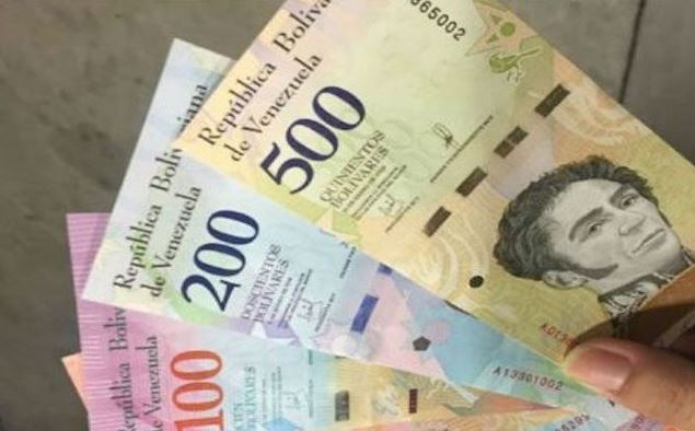 Tachirense se enrabietó porque rechazaron su manojo de devaluados bolívares (Video)