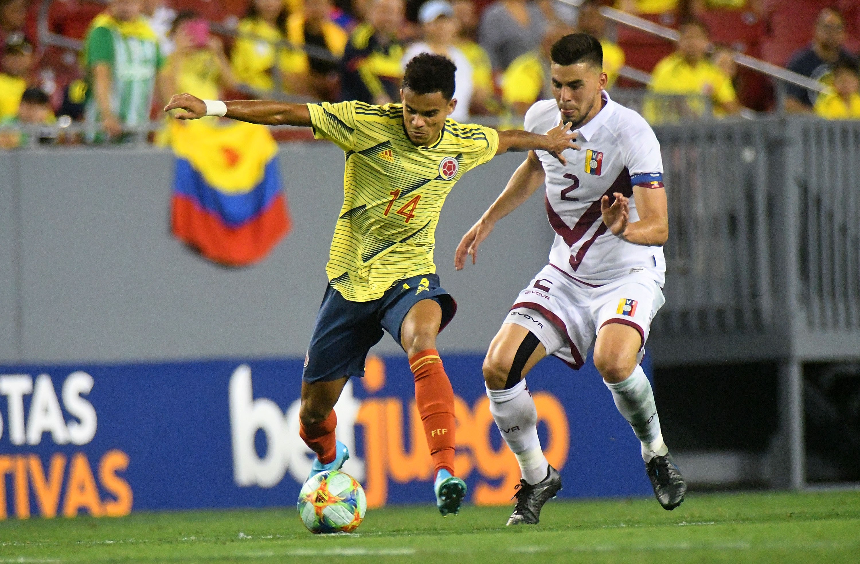 Venezuela defender meets 7-month-old daughter before match