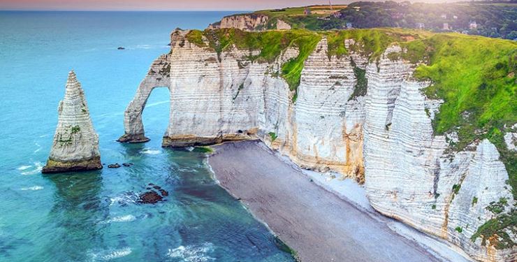 Hallan cientos de pisadas de neandertales en una playa francesa