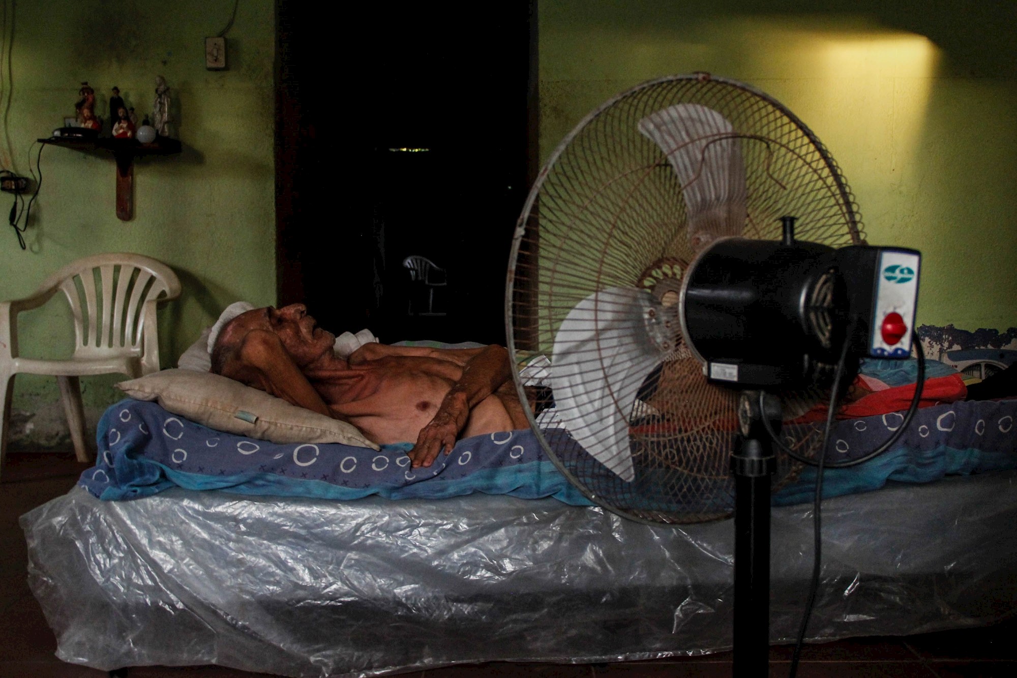 En imágenes: Calor y oscuridad… así se vivió el último apagón en el Zulia