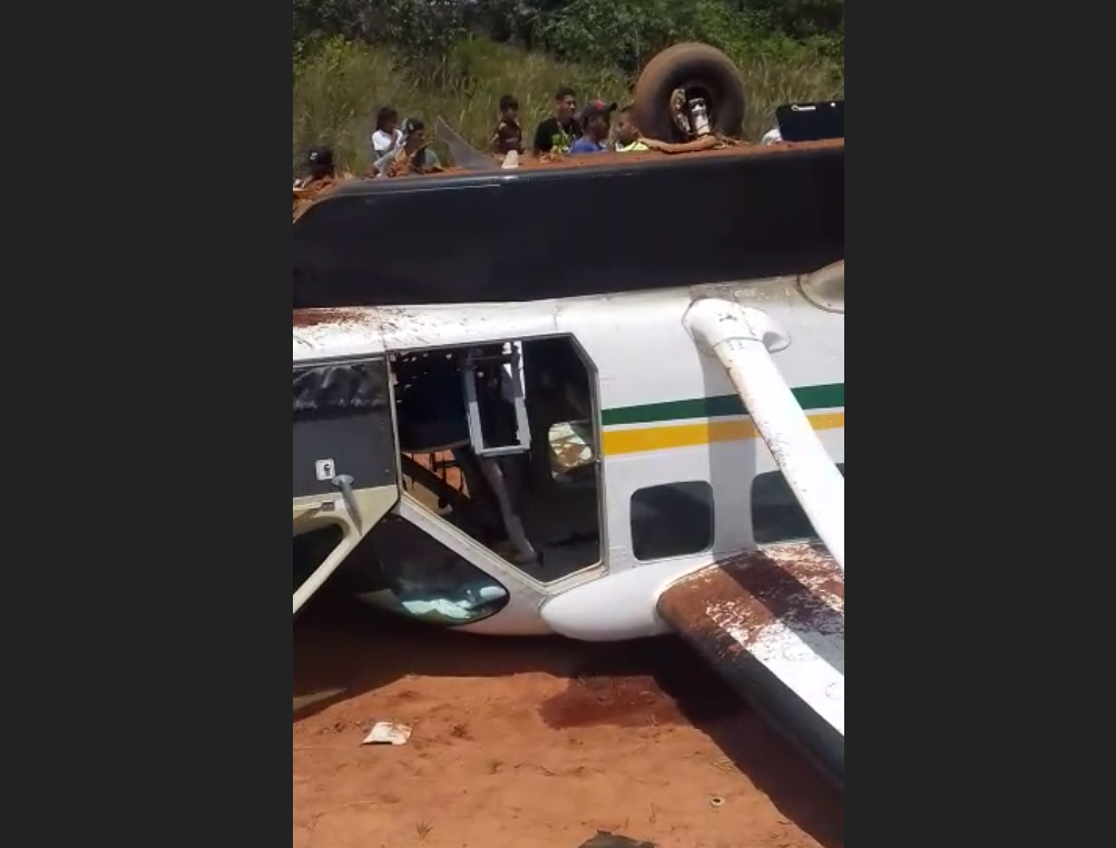 EN VIDEO: La avioneta siniestrada en una pista de aterrizaje en Bolívar