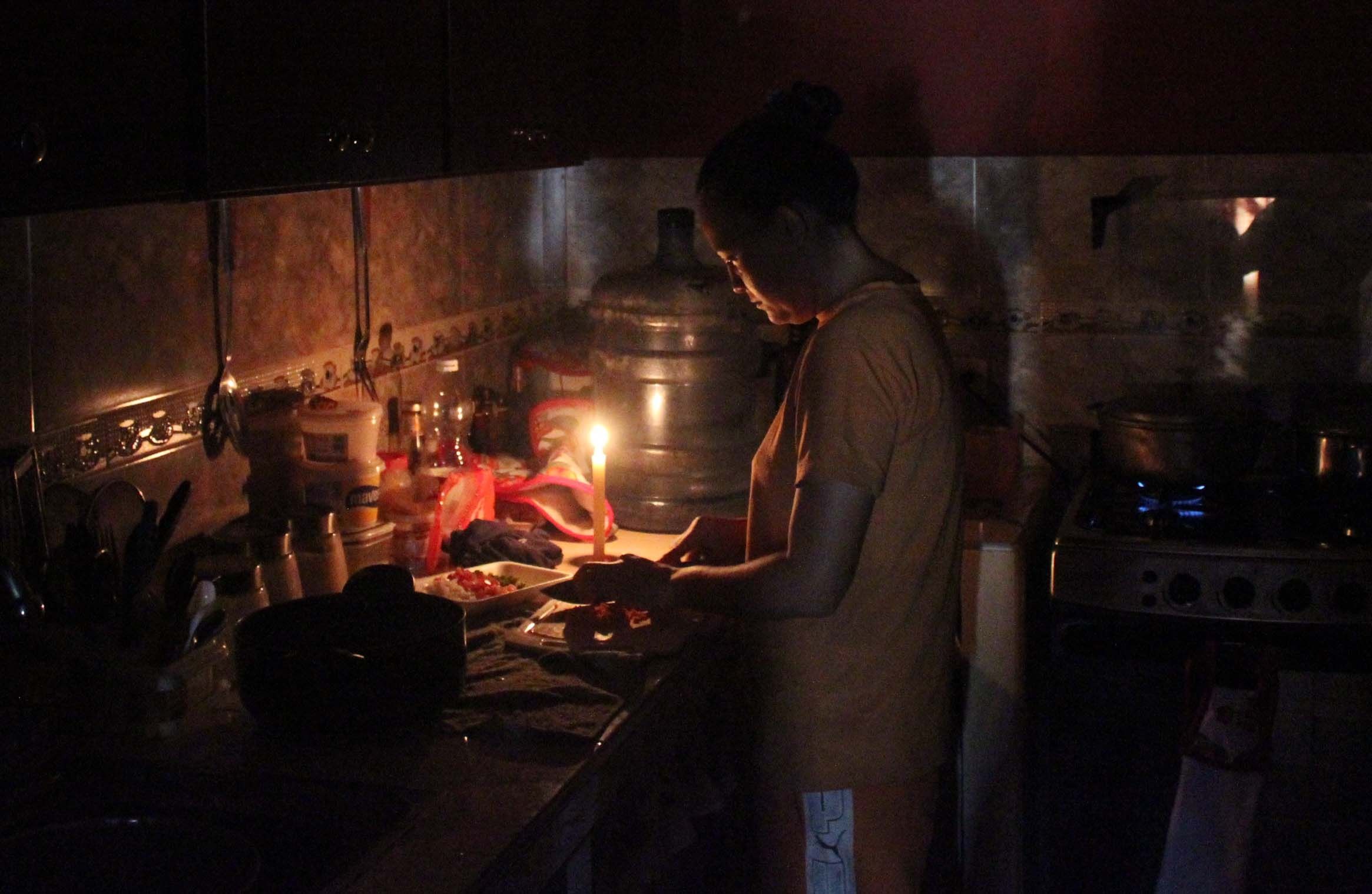 Usuarios reportan que varios sectores de Caracas amanecieron sin luz este #26May