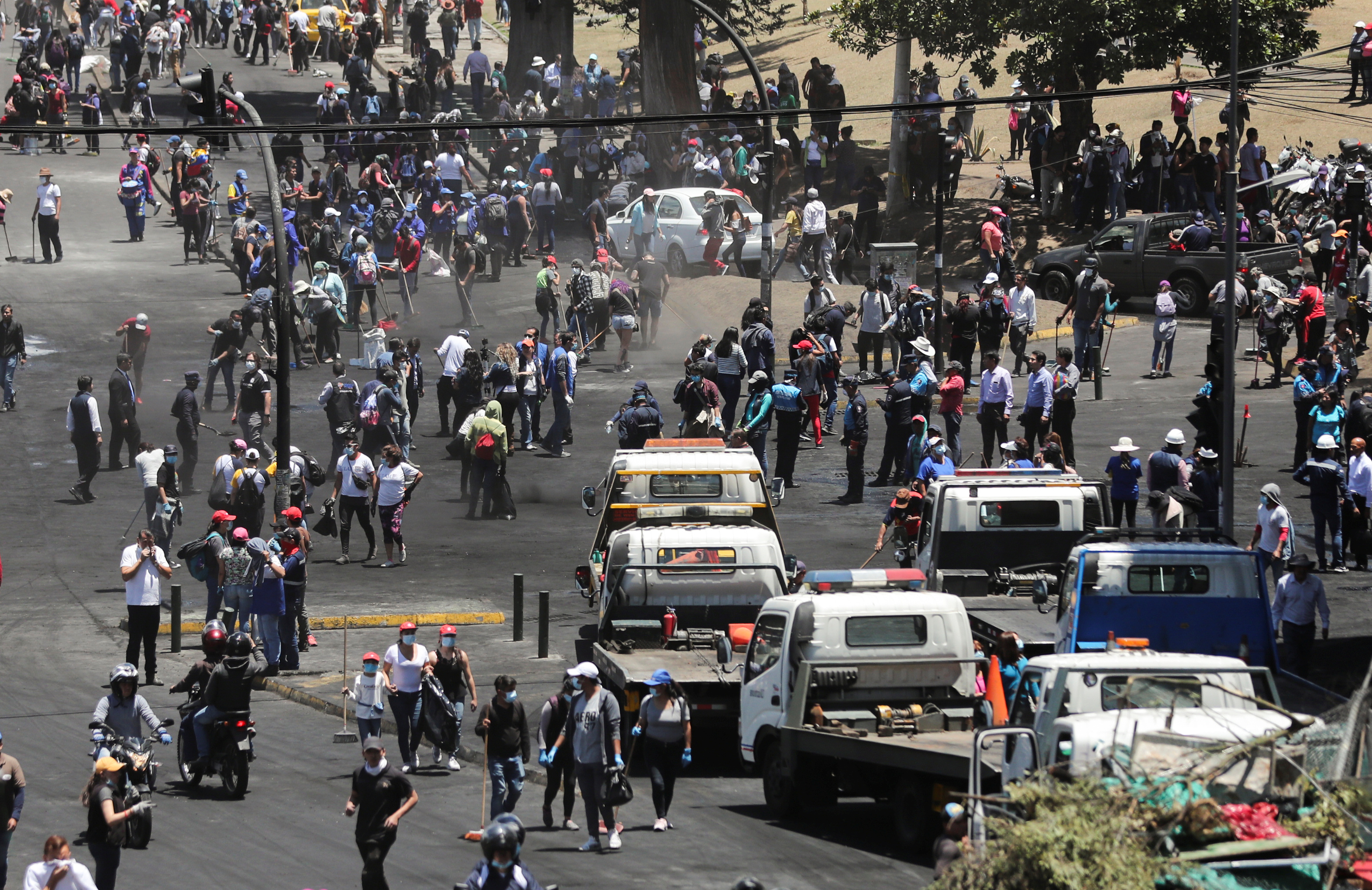 Protestas dejan 435 policías heridos y 108 patrulleros dañados en Ecuador