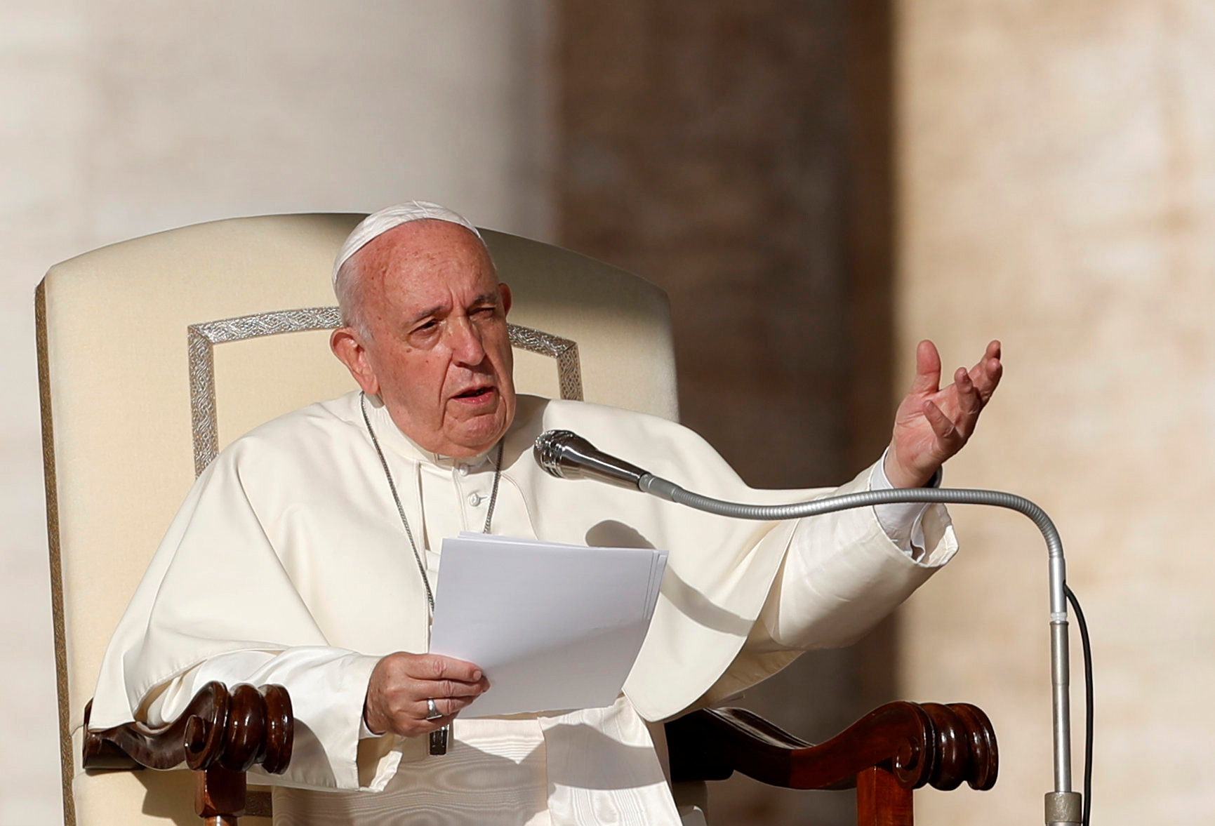 Papa Francisco pide diálogo y el fin de las manifestaciones violentas en Chile