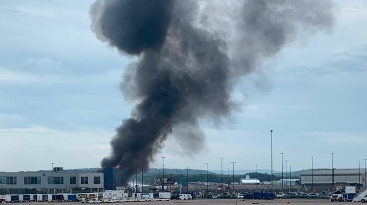 Avión de la II Guerra Mundial se estrella en Aeropuerto Bradley y deja al menos 14 heridos