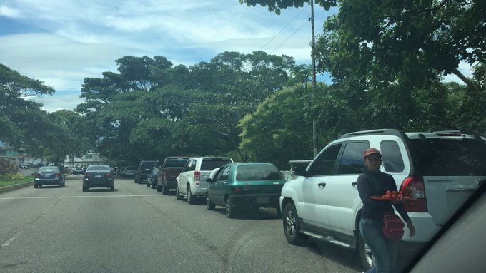 Así están las MEGA COLAS para surtir gasolina en el Táchira #9Oct