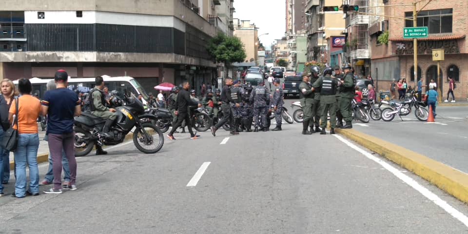 GNB llega al Ministerio de Educación para sabotear el paro de docentes #10Oct (FOTO)