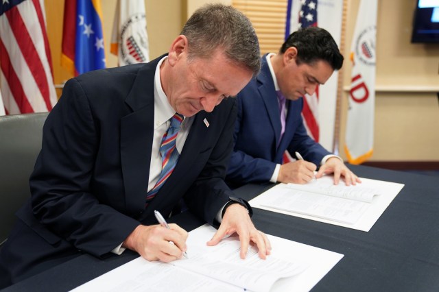 El presidente Donald Trump firmó acuerdo con encargados de Guaidó por 98 millones de dólares. Imagen cortesía. 