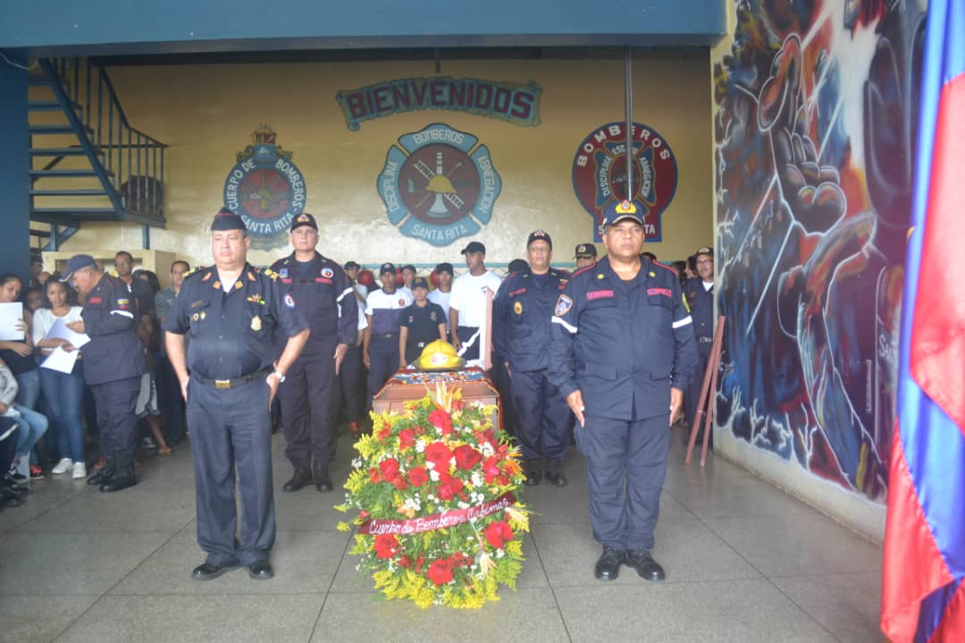 Santa Rita rinde homenaje al bombero que murió picado por abejas africanas (Fotos)