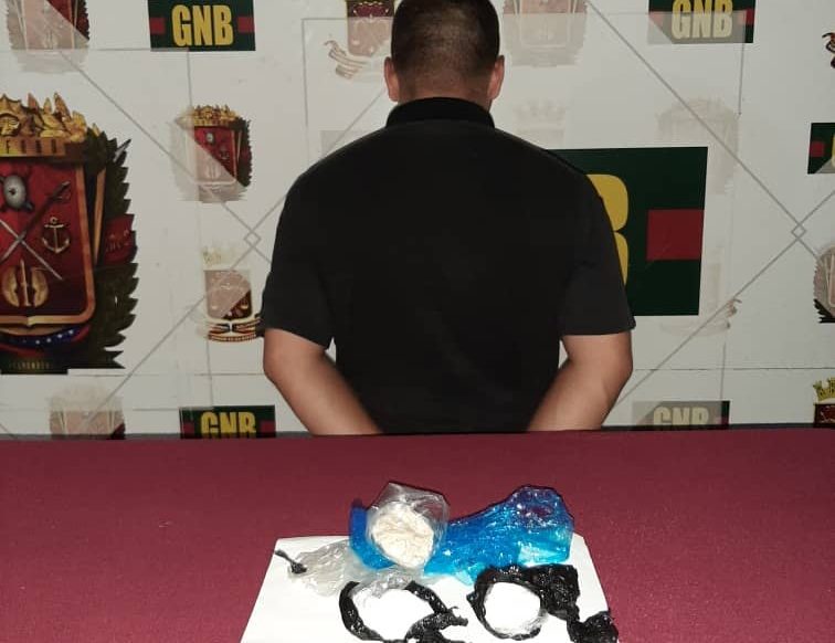 ¡Cayó con los kilos! En Táchira hombre viajaba en taxi y lo agarraron con droga