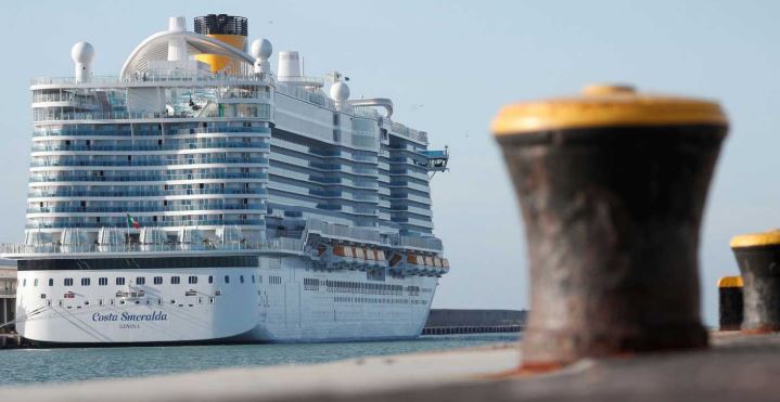 Descartaron coronavirus en crucero del puerto italiano y autorizaron su desembarco