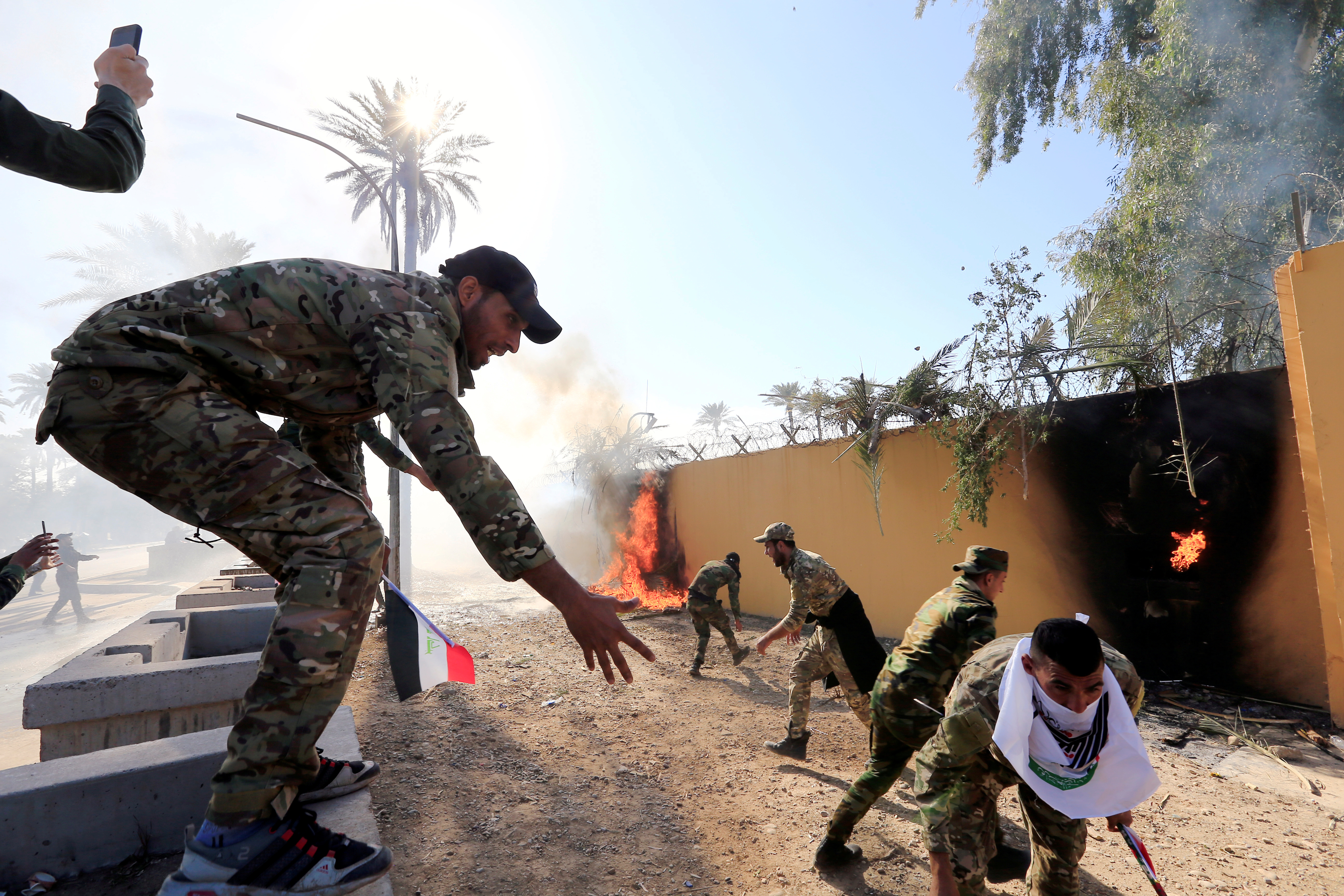 Al menos dos cohetes impactaron cerca de la embajada estadounidense en Bagdad (Video)