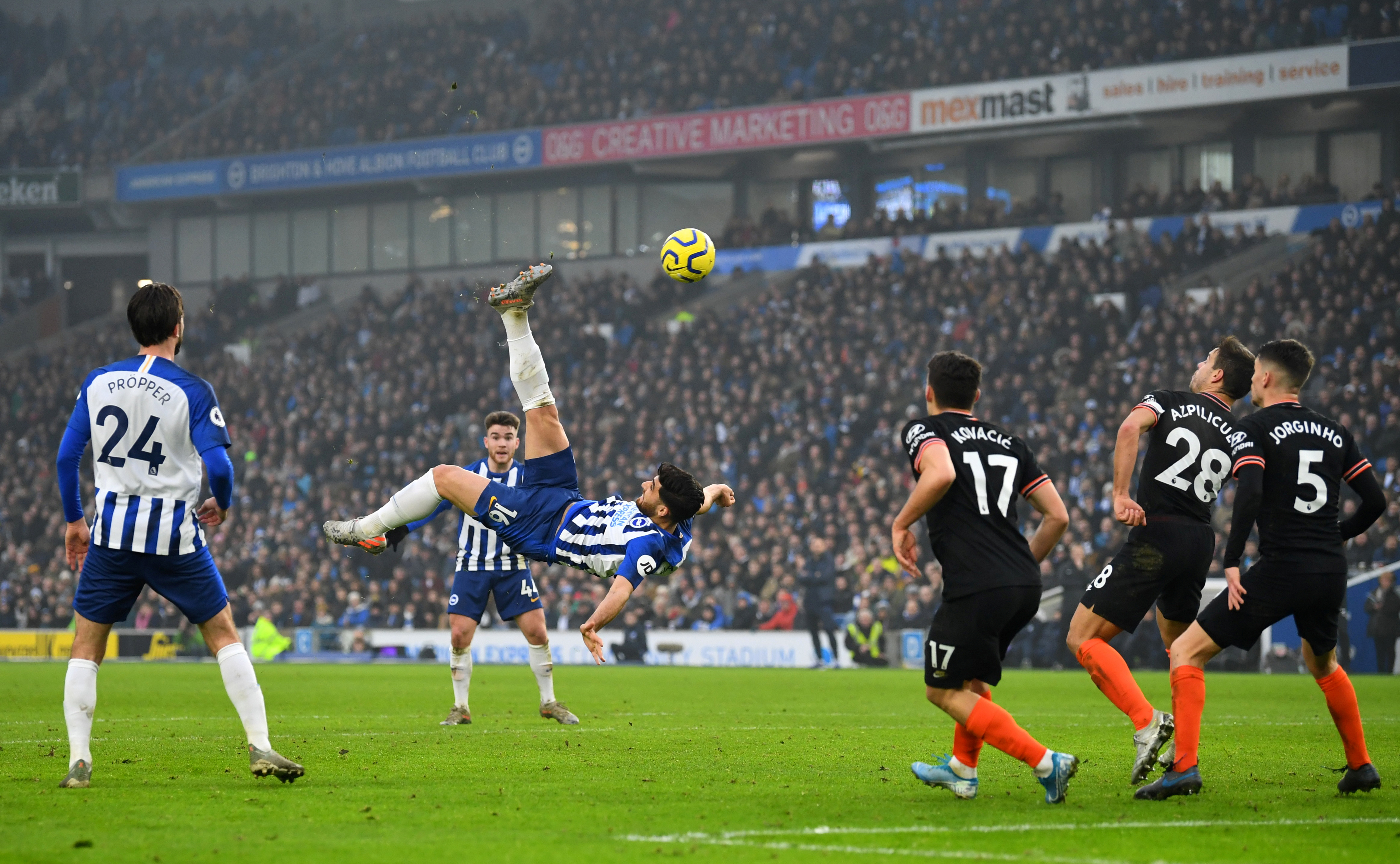 Una chilena espectacular en la Premier League ya compite para ser el mejor gol del 2020 (VIDEO)