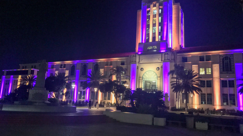 San Diego se ilumina de morado y dorado en honor a Kobe Bryant