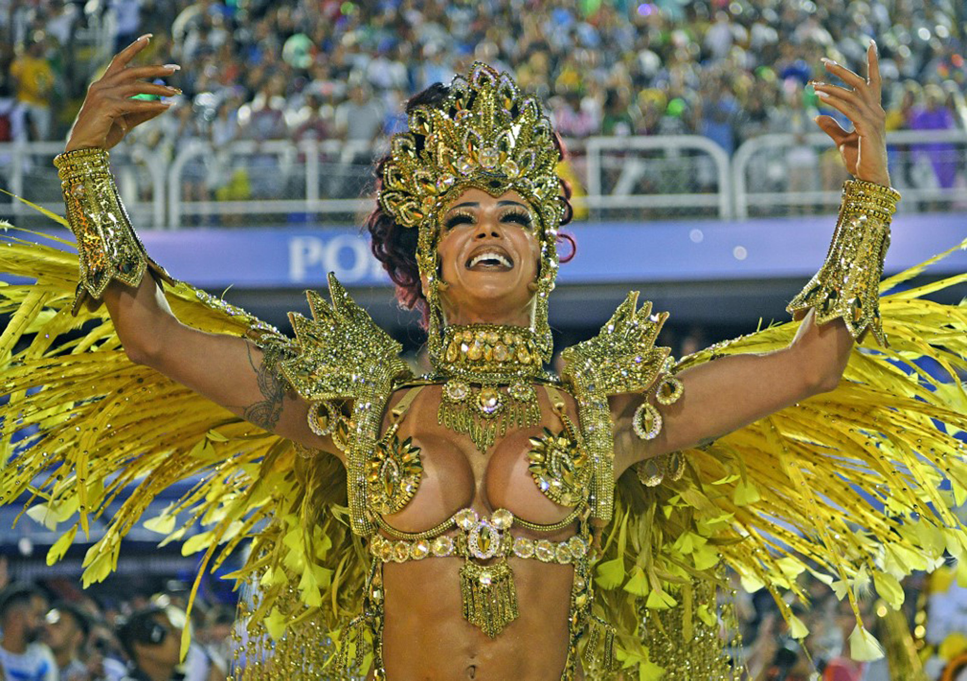 Включи бразильского фонка. Rio Carnival 2020. Бразилия Пеле карнавал. Карнавал в Рио-де-Жанейро 2020. Линда Конде на карнавале в Рио.