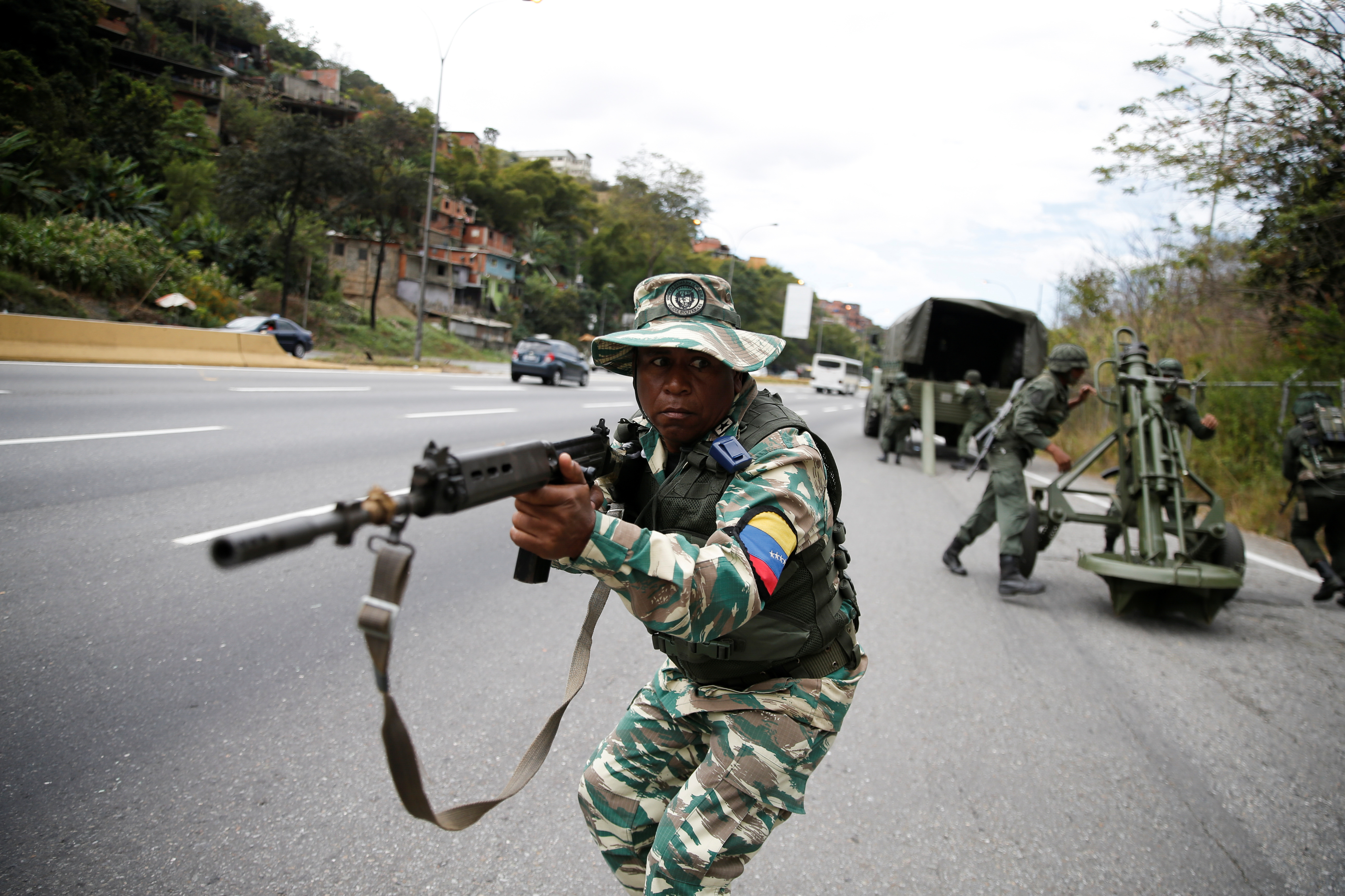 Ejercicios militares fueron un circo que expuso la vulnerabilidad de la defensa aérea, dice oficial de la Aviación