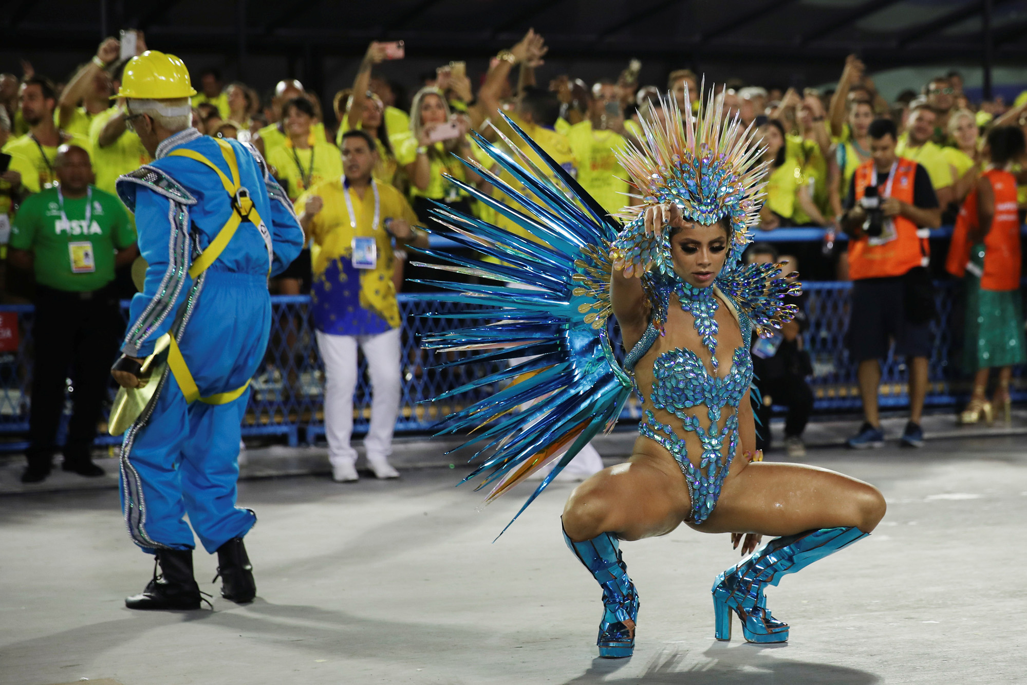 Carnival 18. Вивиана Кастро карнавал. Вивиана Кастро карнавал Бразилия. Карнавал в Рио-де-Жанейро 2022. Rio Carnival +21.