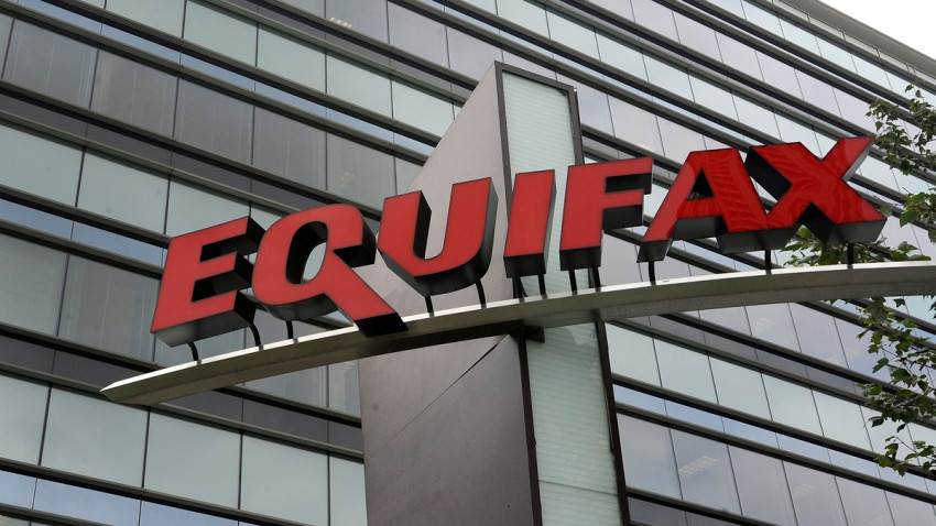 Estados Unidos acusa a 4 hackers militares chinos por violación masiva de Equifax