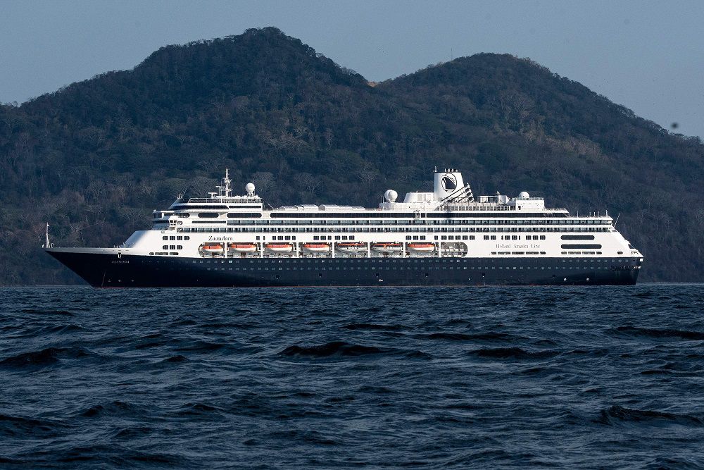 Muertos en crucero Zaandam, “en la conciencia” de quienes rechazaron atraque, dijo pasajera