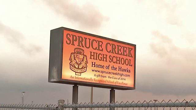 El encierro se levantó en la preparatoria Spruce Creek