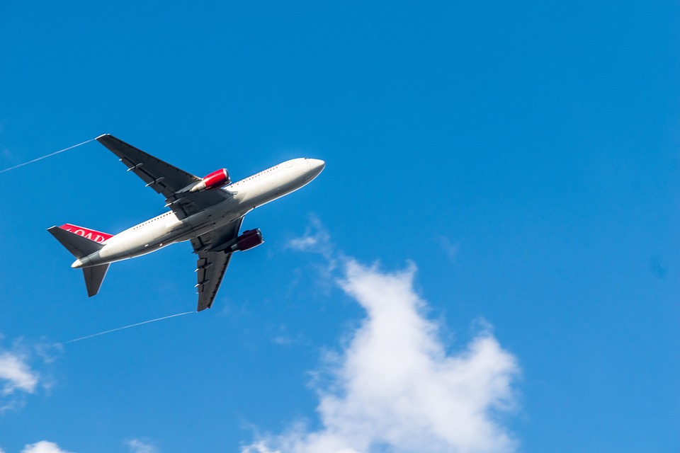 Piloto dejó en el cielo un recordatorio para la prevención del coronavirus (+Video)