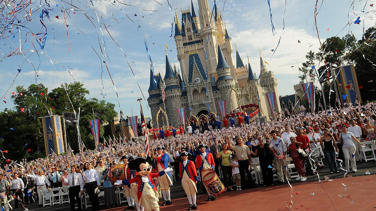 Reabrir los parques  de Florida tomará tiempo