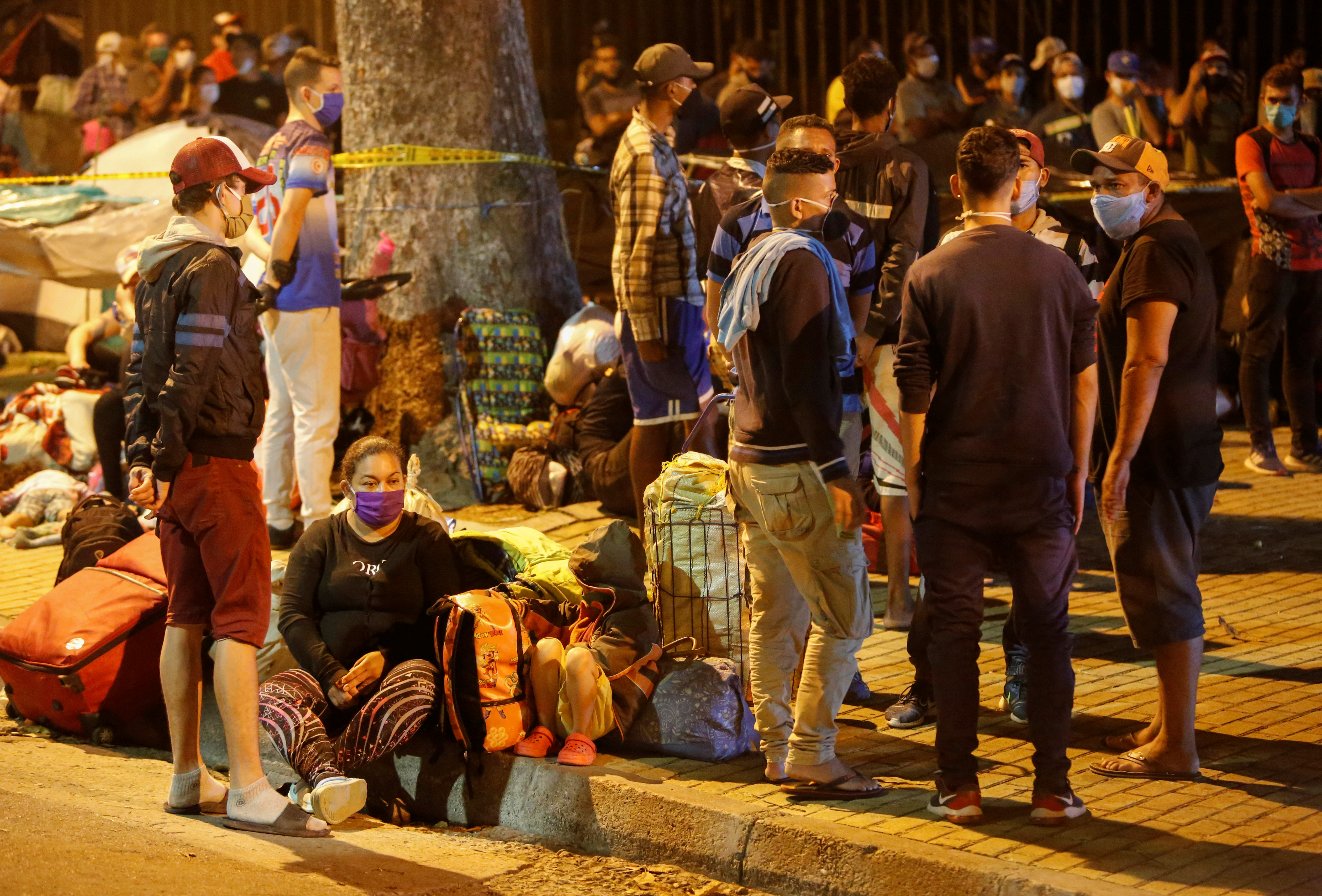 La pesadilla de los venezolanos que se quedaron sin trabajo en Colombia e intentan el tortuoso regreso a su país