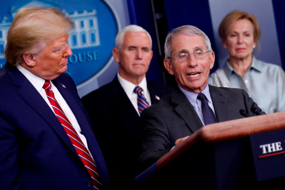 ¿Trump quiere despedir al Dr. Anthony Fauci, el máximo experto en infecciones contra coronavirus?