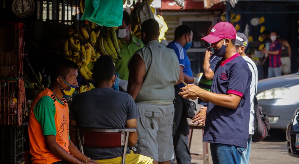 La población de Puerto Ordaz se protege del Covid-19 como puede y bajo un estricto horario de confinamiento