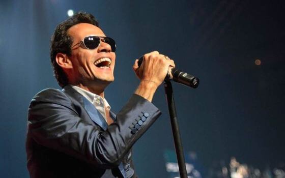 Foto de Marc Anthony en cuarentena genera preocupación en las redes sociales