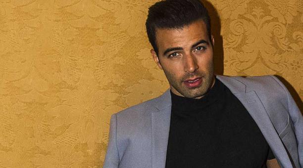 ¡Papacito! Jencarlos Canela y su peculiar manera de batir huevos