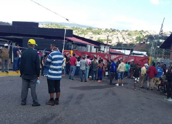 Comunidades de San Cristóbal protestan en la avenida Libertador por la falta de gas #15May (Foto)