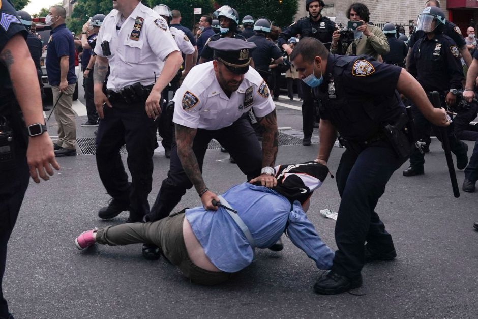 Alcalde de Nueva York llama a la calma después de otro día de protestas