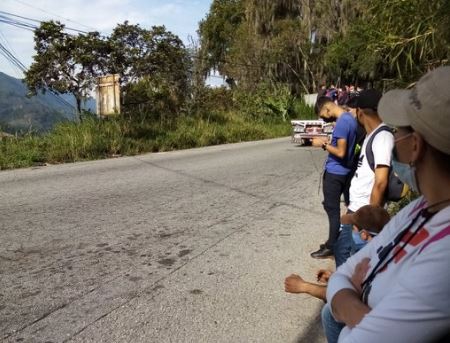 Merideños pasan las de Caín con el transporte público #7May (Foto)